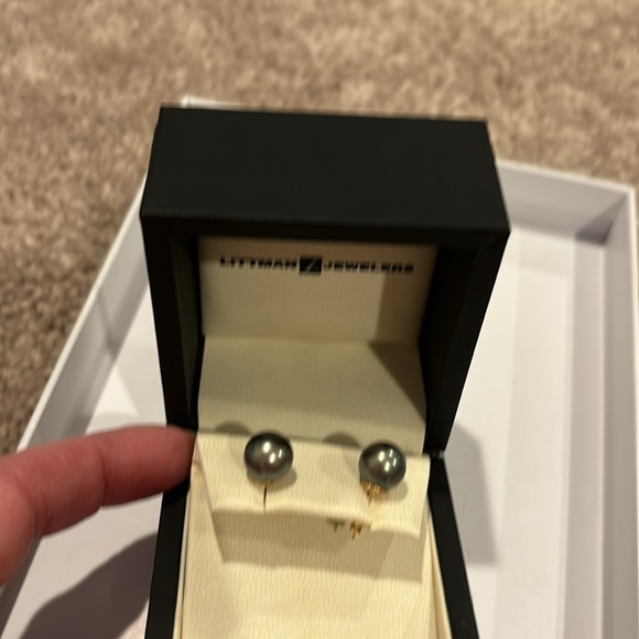 14kt Gold black Pearl earrings!  These are from Littman Jewelers. - Picture 3 of 3